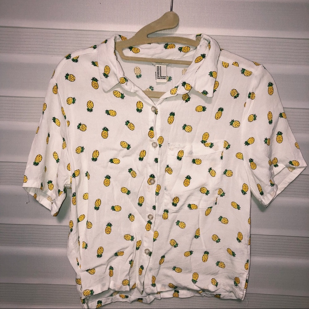 Adorable pineapple top🍍